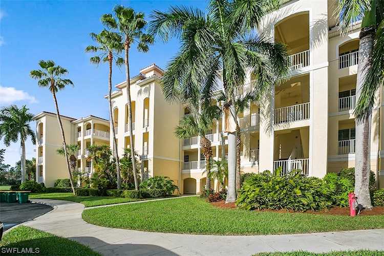 4883 Hampshire Ct #206 Naples, FL 34112