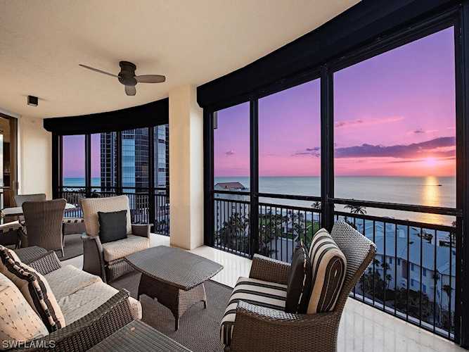 81 Seagate Dr #902 Naples, FL 34103