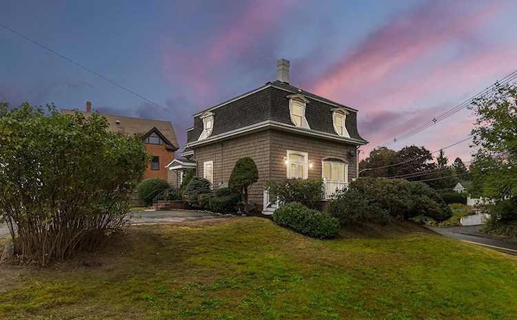 24 Pulaski St Peabody, MA 01960