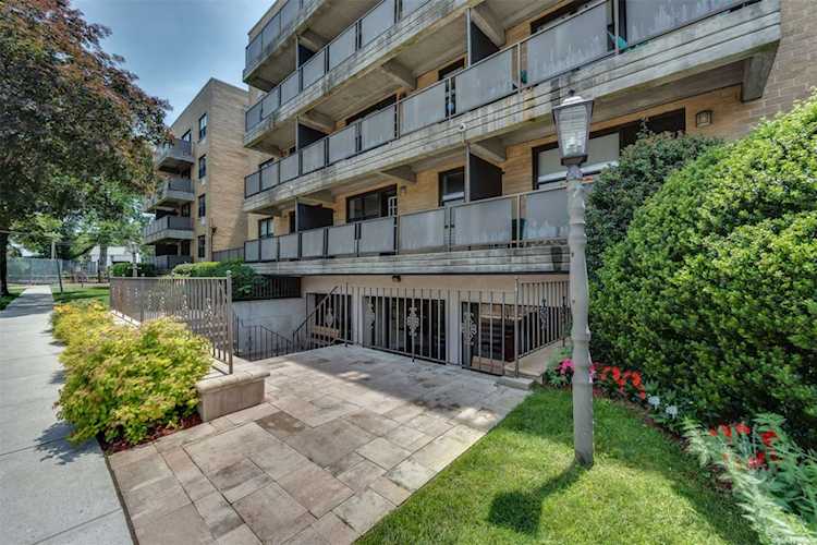 101 Jackson Ave #2P Mineola, NY 11501