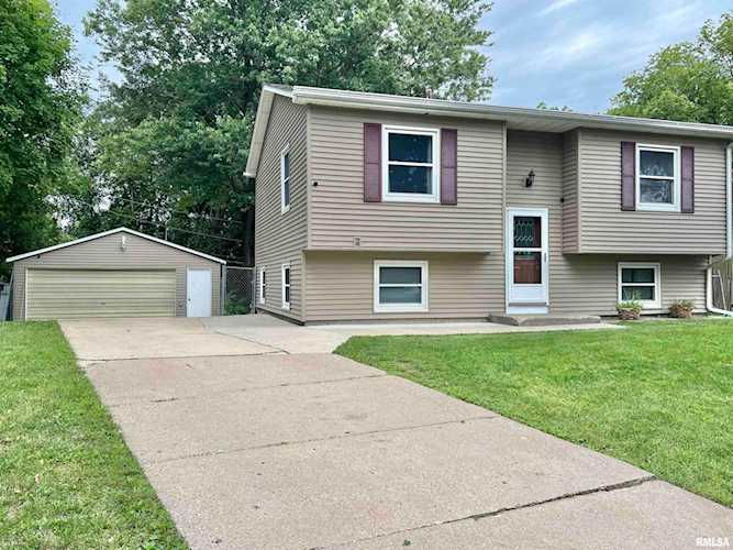 9401 11th Street West Rock Island, IL 61201 | MLS QC4245531 Photo 1