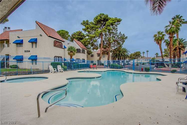 4975 Newport Cove Dr #B Las Vegas, NV 89119