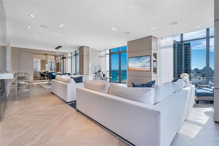 2201 Collins Avenue #2001/UPH Miami Beach, FL 33139