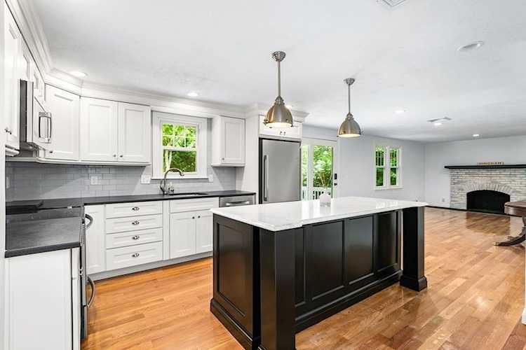 3 Chatham Circle Hingham, MA 02043