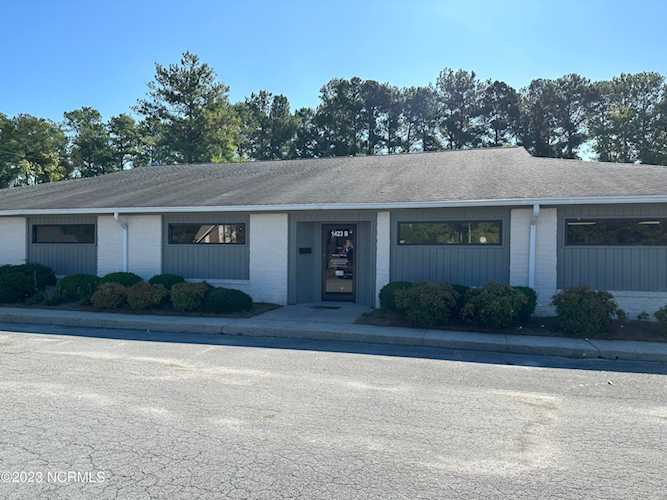 1423 S Glenburnie Rd New Bern, NC 28562