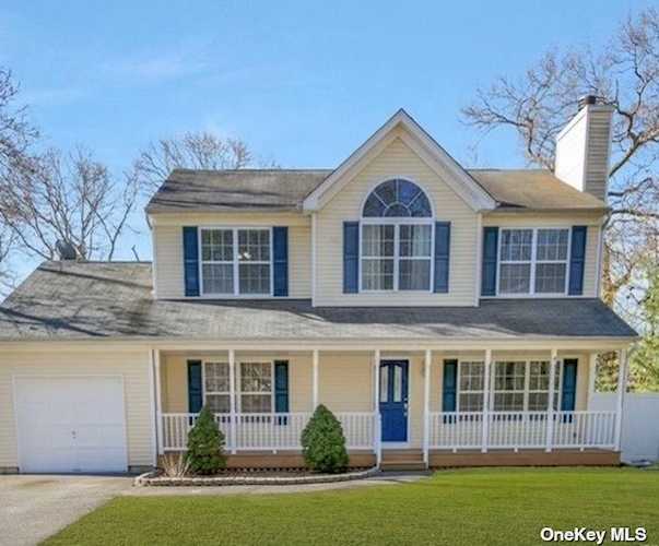 266 Hawkins Ave Ronkonkoma, NY 11779