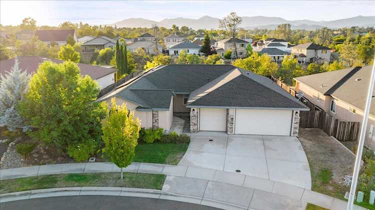 330 Stinson Loop Redding, CA 96003 | MLS 23-3652 Photo 1