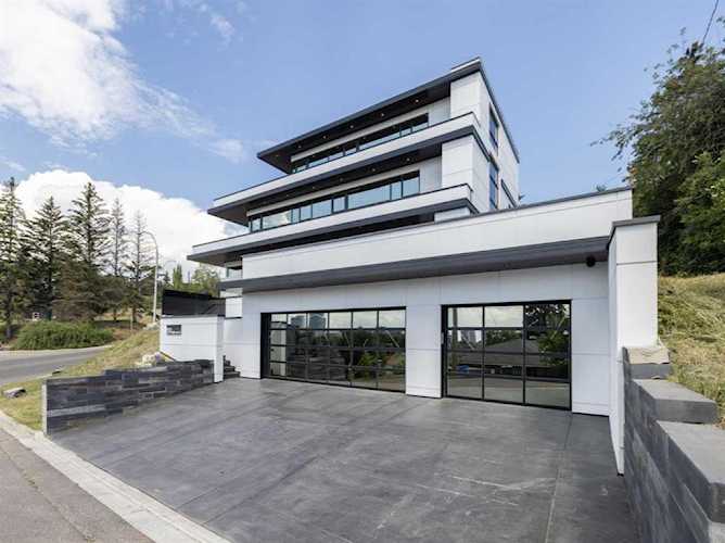 1104 Drury Ave NE Calgary, AB T2E 0M2