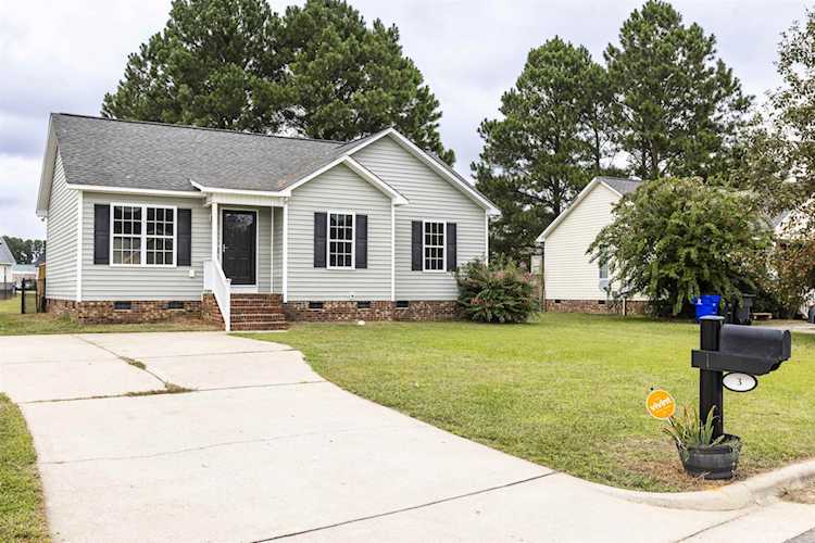 3 North Carolina Avenue Benson, NC 27504