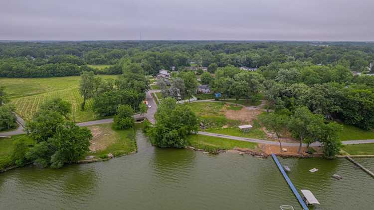 13901 Laque Dr Cedar Lake, IN 46303