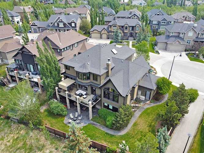 6 Spirit Ridge Ln SW Calgary, AB T3H 0N4