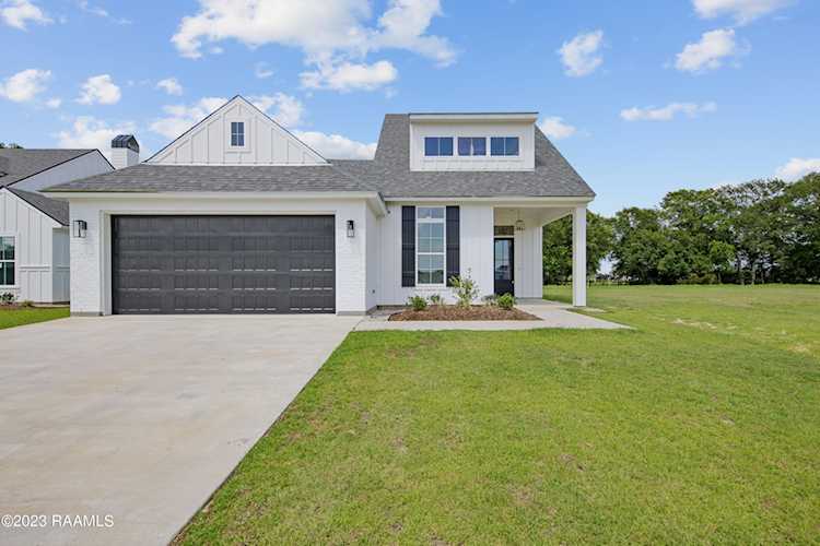 112 Cape Town Avenue Youngsville, LA 70592
