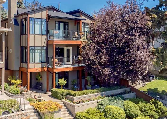 954 Drury Ave NE Calgary, AB T2E 0M2