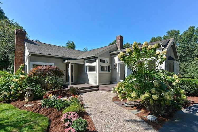 83 Hanlon Rd Holliston, MA 01746 MLS 73167004