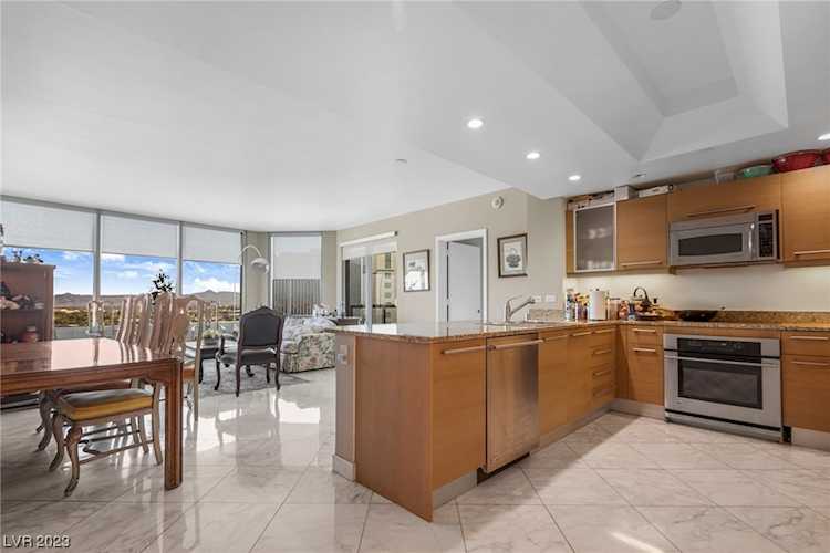 322 Karen Ave #1001 Las Vegas, NV 89109