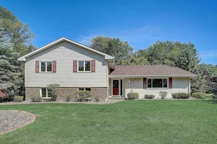 947 Tanglewood Drive Shoreview, MN 55126 | MLS 6432449 Photo 1