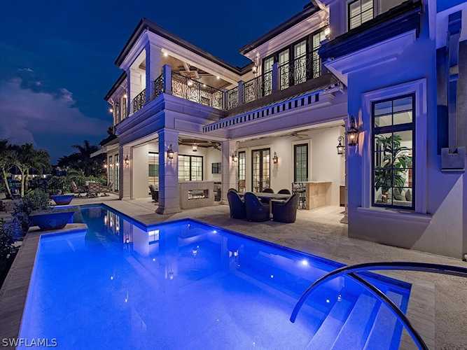 233 Mermaids Bight Naples, FL 34103