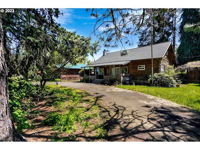 215 4th ST Scotts Mills, OR 97375