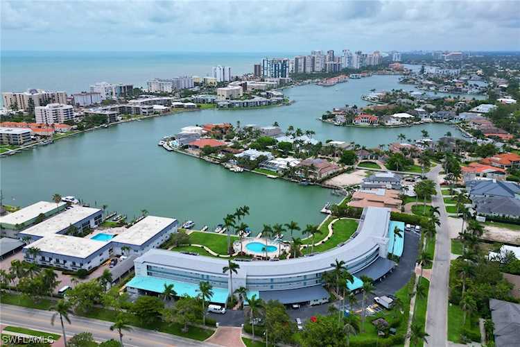 383 Harbour Dr #204 Naples, FL 34103