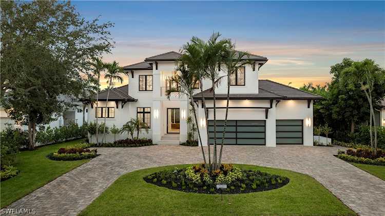 3280 Crayton Rd Naples, FL 34103