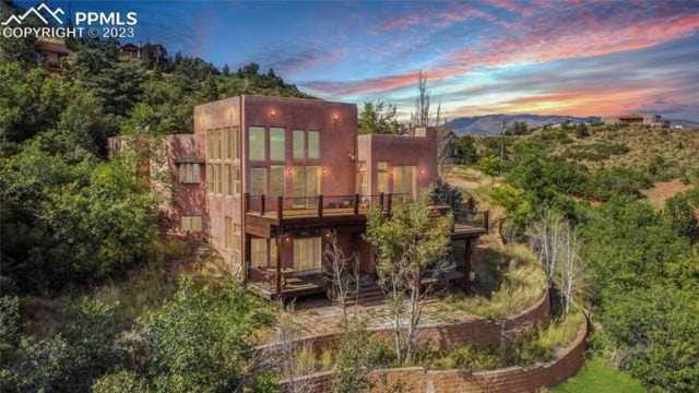 915 Oak Ridge Road Manitou Springs, CO 80829