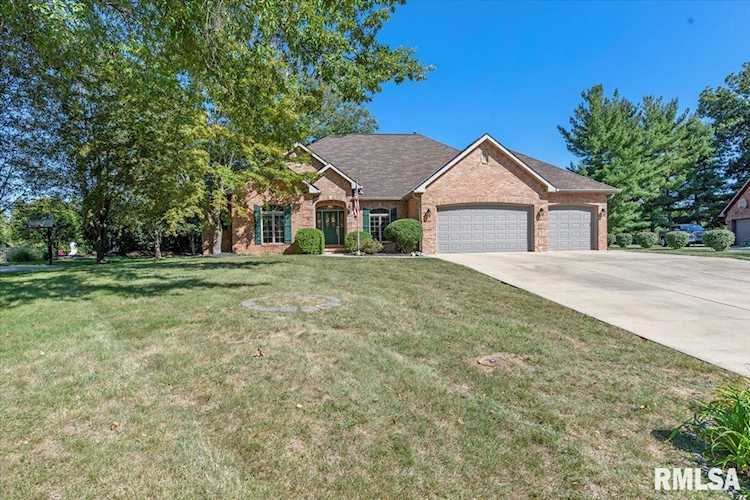 Move-in ready home for sale in Sherman, IL - $386,000 Photo 1