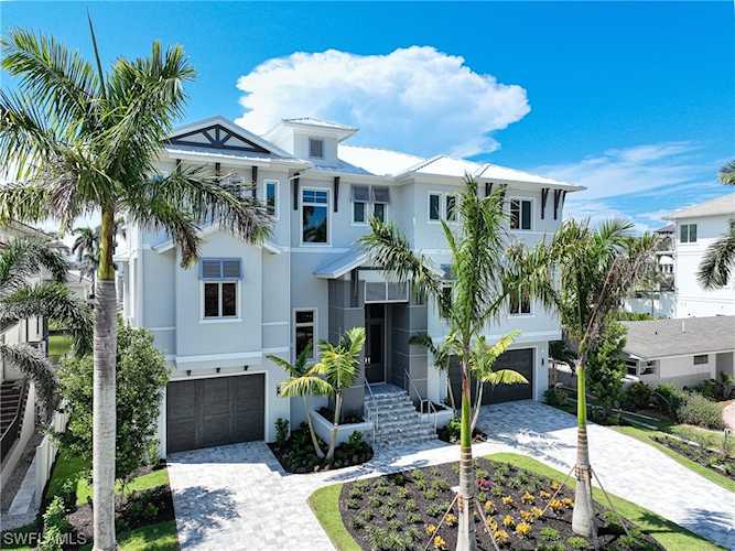 120 Channel Dr Naples, FL 34108