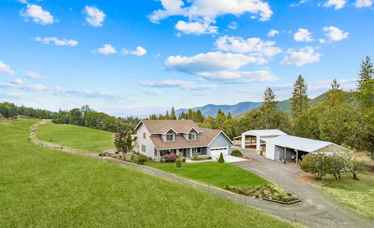 12838 Ramsey Rd Gold Hill, OR 97525