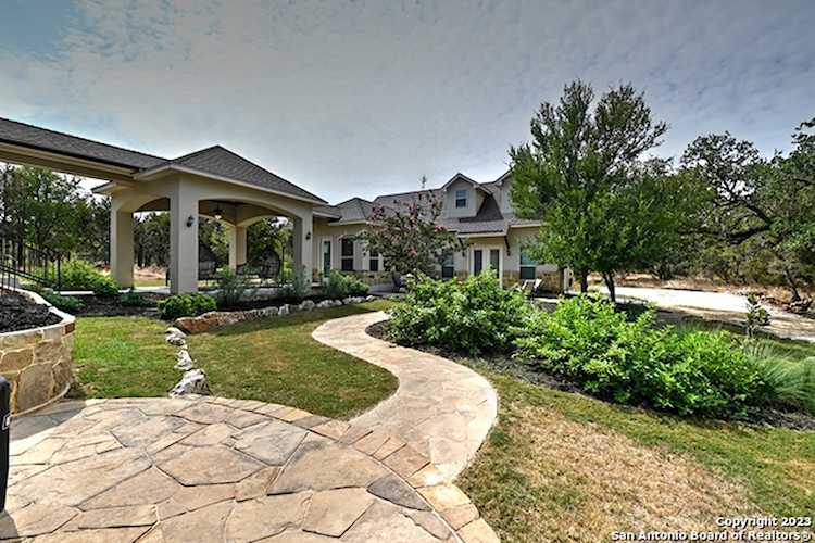829 Oak Bluff Trail New Braunfels, TX 78132