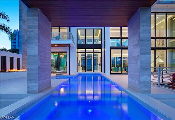 4100 N Gulf Shore Blvd Naples, FL 34103