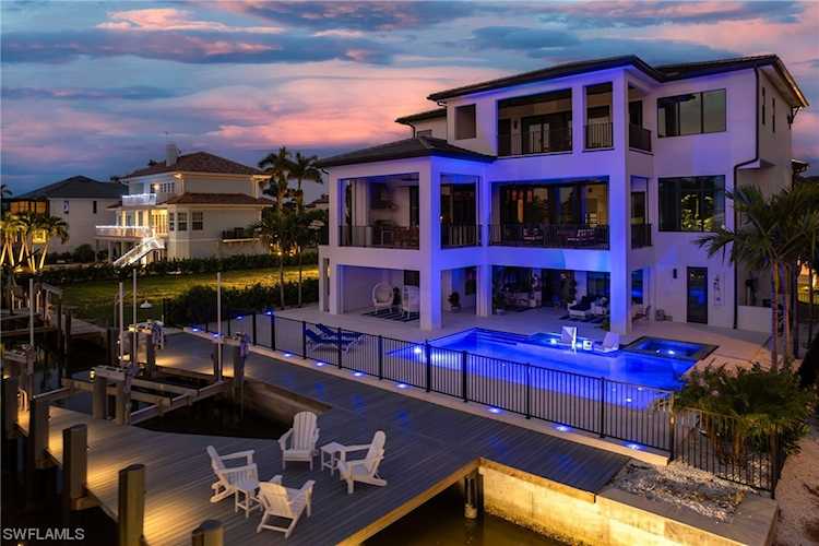 241 Egret Ave Naples, FL 34108
