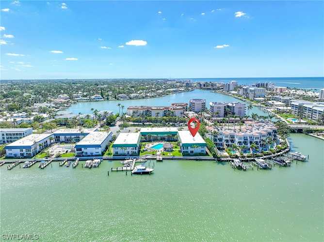299 Harbour Dr #211 Naples, FL 34103