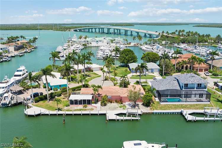 849 Buttonwood Ct Marco Island, FL 34145