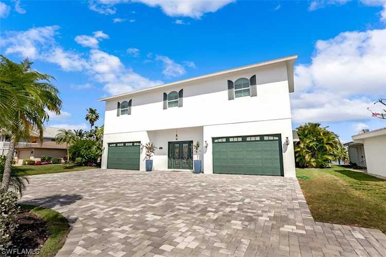 287 Trade Winds Ave Naples, FL 34108