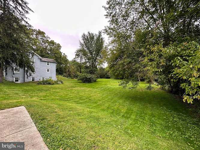2694 Charlestown Rd Lancaster, PA 17603