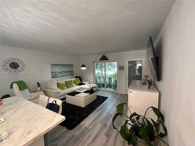 200 Galen Dr #108 Key Biscayne, FL 33149