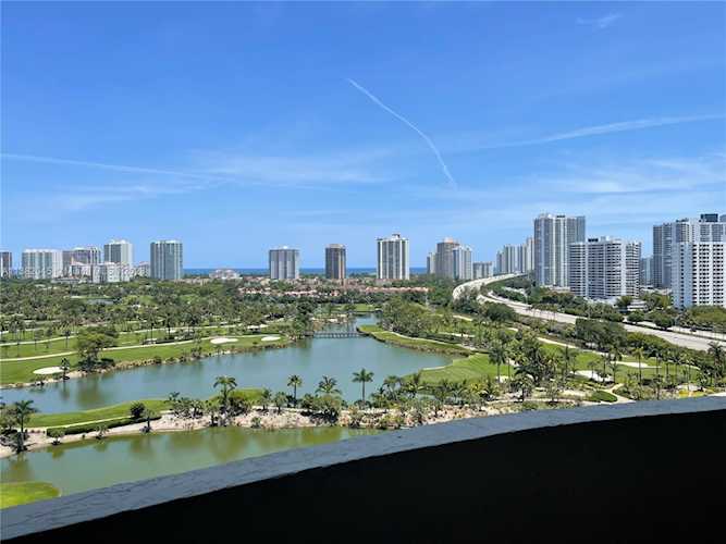 19501 W Country Club Dr #1501 Aventura, FL 33180