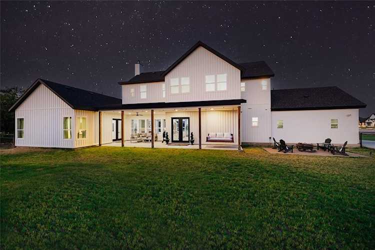 228 Esperanza Petal PASS Liberty Hill, TX 78642