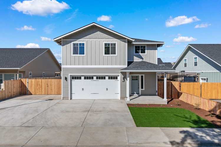 213 Samuel Ln Loop Rd Phoenix, OR 97535