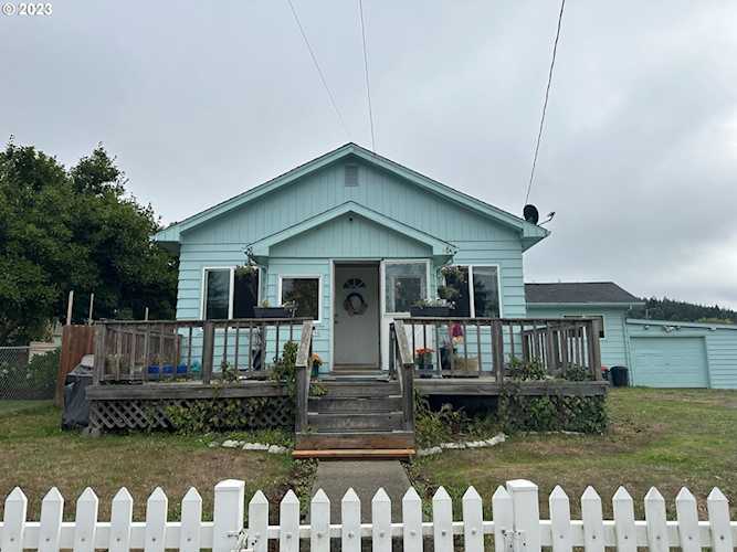 1256 N Dean ST Coquille, OR 97423