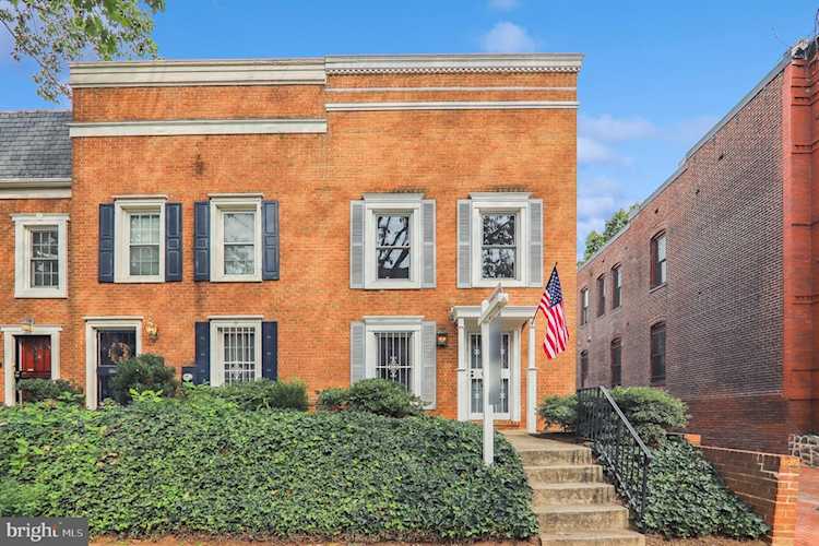 322 8th St SE Washington, DC 20003 | MLS DCDC2109942 Photo 1