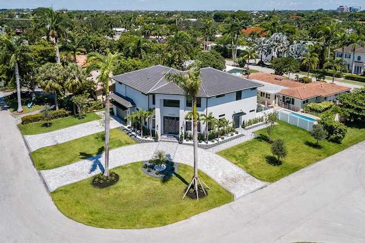 2101 NE 28th Ave Fort Lauderdale, FL 33305