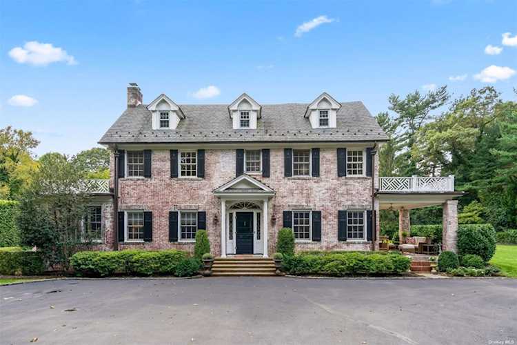 163 High Farms Rd Glen Head, NY 11545
