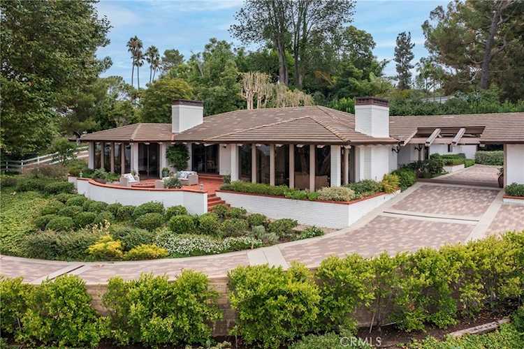 1 Wagon Ln Rolling Hills, CA 90274