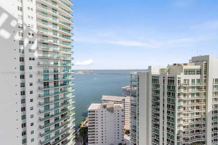 1300 Brickell Bay Dr #2905 Miami, FL 33131