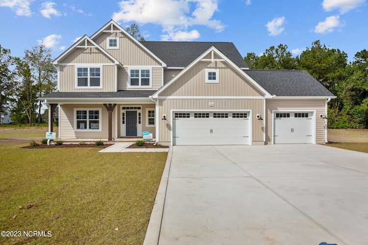 2203 Three Oaks Dr Greenville, NC 27858