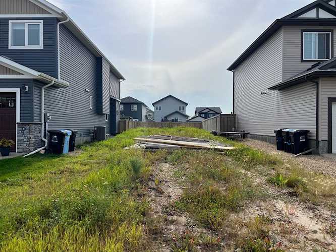105 Auger Ct Fort McMurray, AB T9J 1