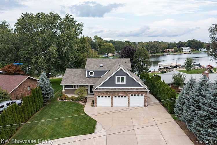 1509 Ludean Dr Highland Twp, MI 48356