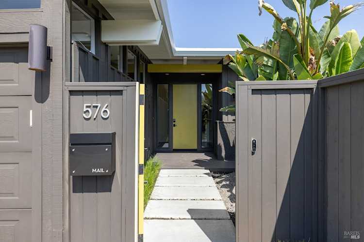 576 Wakerobin Lane San Rafael, CA 94903 | MLS 323910311 Photo 1