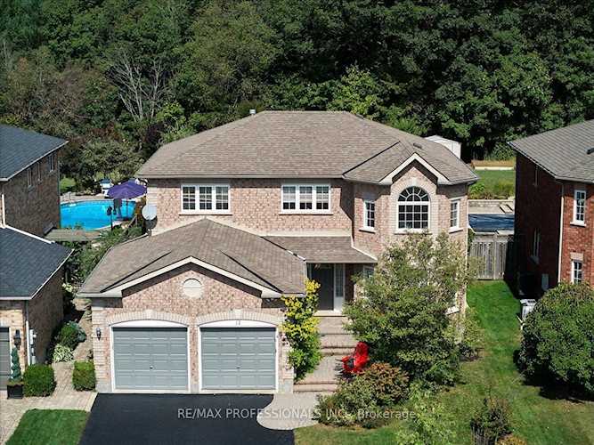 12 Kenwell Cres Barrie, ON L4N 0A4